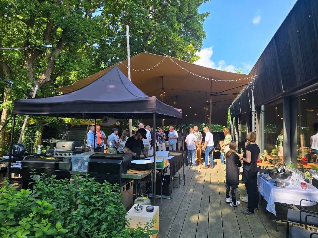 Grill & Buffet auf der Terrasse